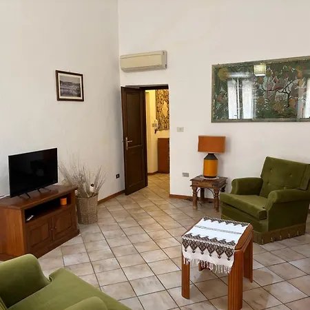 Residenza Italia 12 Apartment *